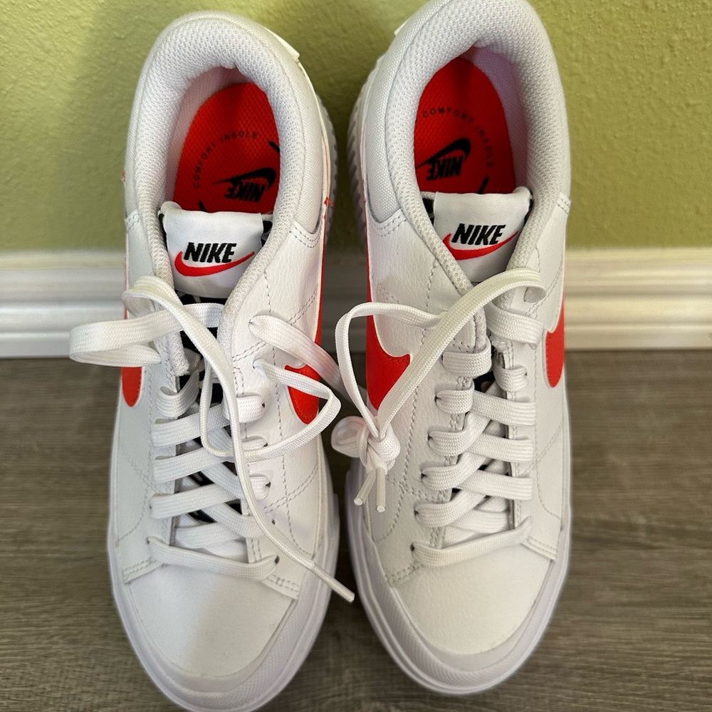 Nike tennis shoes